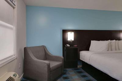 Travelodge by Wyndham Calhoun South I-75