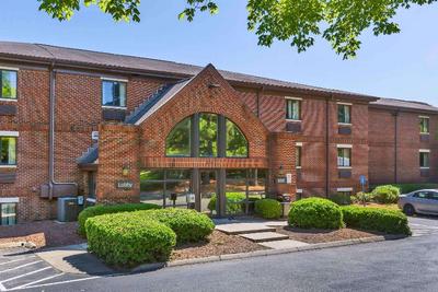 Suburban Studios Cary - RDU Airport
