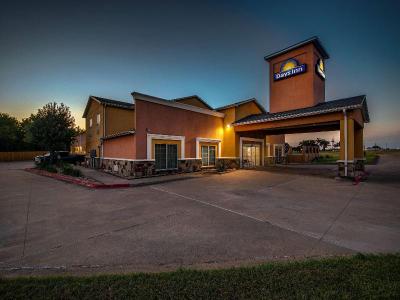 Days Inn by Wyndham Rockdale Texas