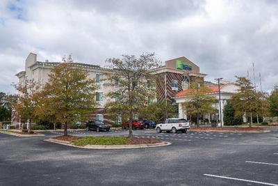 Holiday Inn Express Pembroke