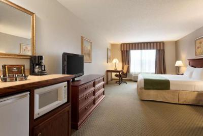 Country Inn & Suites, St. Cloud East, MN