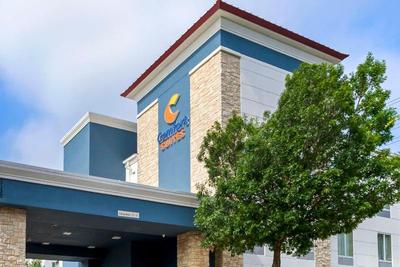 Comfort Suites Medical Center near Six Flag