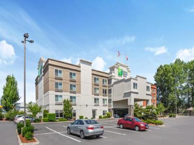 Holiday Inn Express & Suites Tacoma