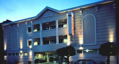 Nob Hill Motor Inn