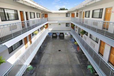Nob Hill Motor Inn