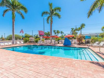 Hibiscus Suites Inn
