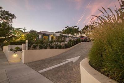 Coast Village Inn