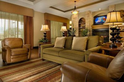 Drury Inn & Suites Near La Cantera Pkwy