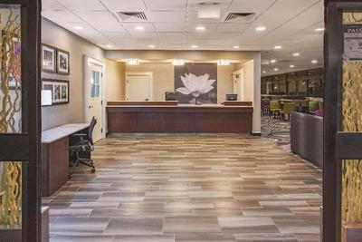 Howard Johnson by Wyndham Sacramento Downtown