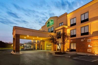 La Quinta Inn & Suites Springfield Airport Plaza