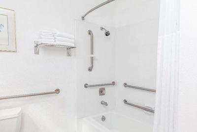 Days Inn & Suites by Wyndham Sunnyvale