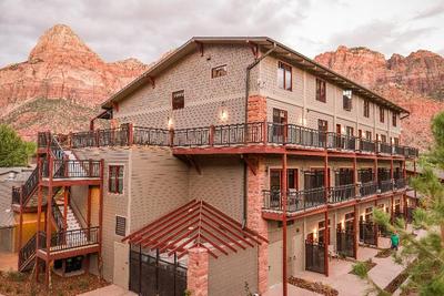 Cable Mountain Lodge