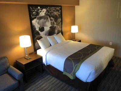 Super 8 By Wyndham Lynnwood