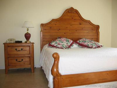 Lido Islander Inn and Suites