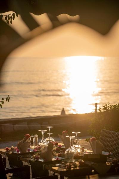 Side Beach Club