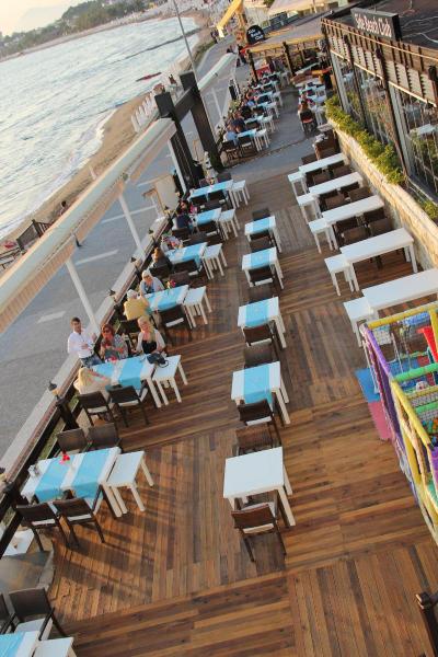 Side Beach Club
