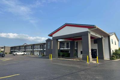 Super 8 by Wyndham Monroe