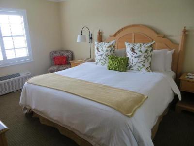 Inn On The Lakes
