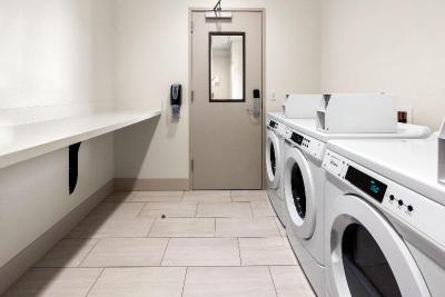 Holiday Inn Express Hotel & Suites Sumner