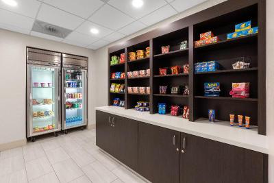 Holiday Inn Express Hotel & Suites Sumner