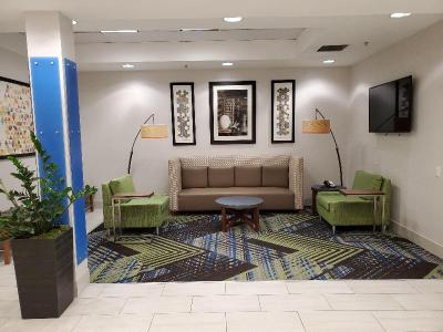 Holiday Inn Express and Suites Seattle North - Lyn