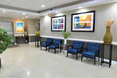 Days Inn & Suites by Wyndham Savannah North I-95