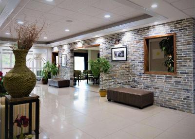 Days Inn & Suites by Wyndham Savannah North I-95