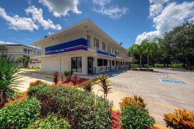 Motel 6 Bradenton