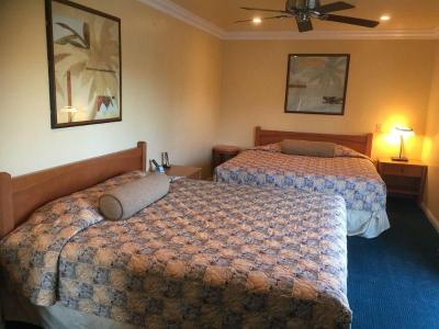 Bayshore Inn