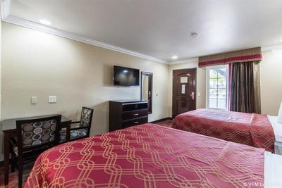 Econo Lodge Inn & Suites Escondido Downtown