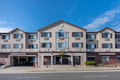 Super 8 by Wyndham San Bruno /SF Intl Arpt West