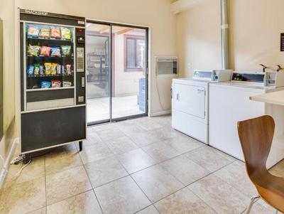 Super 8 by Wyndham San Bruno /SF Intl Arpt West