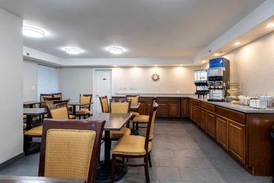 HomeTown Inn East Syracuse