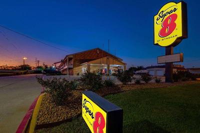 Super 8 by Wyndham Pleasanton