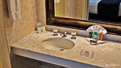 Gaslamp Plaza Suites