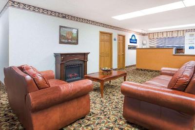 Days Inn by Wyndham Staunton South