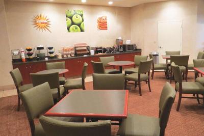 La Quinta Inn & Suites by Wyndham Stamford