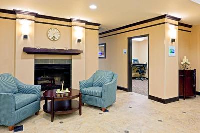 Holiday Inn Express & Suites Syracuse North Airpor