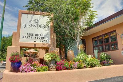 El Sendero Inn
