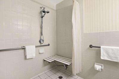 Travelodge by Wyndham by the Bay