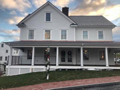 Publick House Historic Inn