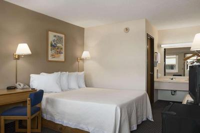 Days Inn by Wyndham Somerset