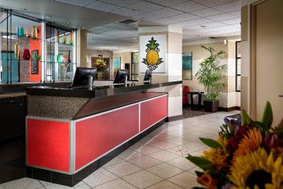 Staypineapple, University Inn, University District