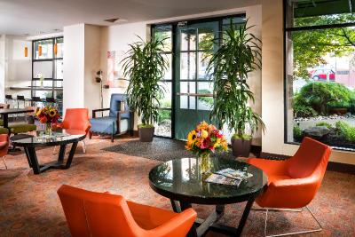 Staypineapple, University Inn, University District