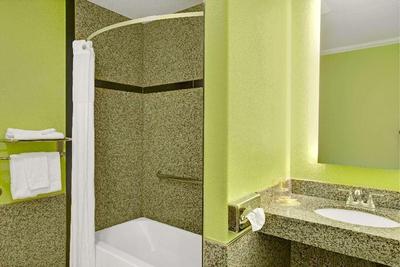 Days Inn by Wyndham San Francisco - Lombard