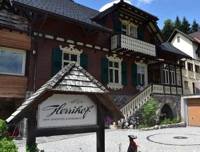 Herrihof Landhotel & Chalets
