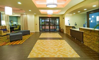 Holiday Inn Express Hotel & Suites Fulton