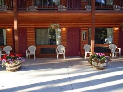 Austin's Chuckwagon Motel