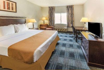 Days Inn & Suites by Wyndham Vancouver