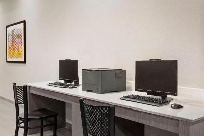 Holiday Inn Dumfries - Quantico Center
